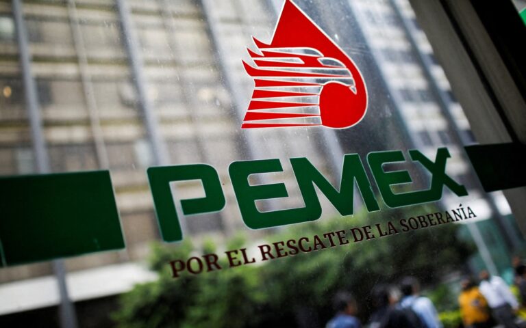 Sheinbaum firma decreto para regresar Pemex y CFE al Estado mexicano
