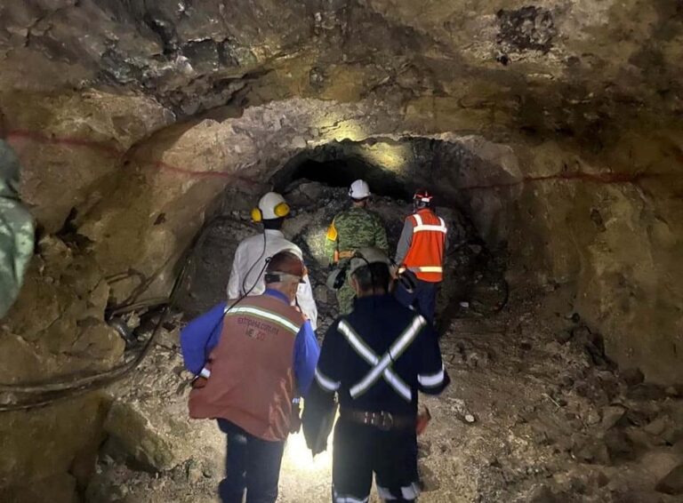 Recuperan los cuerpos de dos mineros atrapados en Badiraguato, Sinaloa