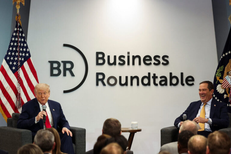 Trump afirma que quitó plantas automotrices a México