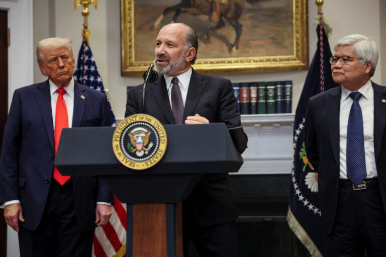 Aranceles estarán en vigor durante «semanas»: Secretario de Comercio de EU