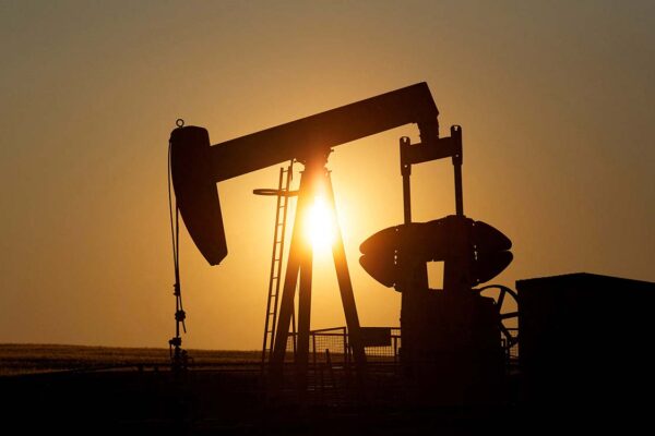 Trump pide mantener «bajos los precios del petróleo» y no caer en «manos del enemigo»