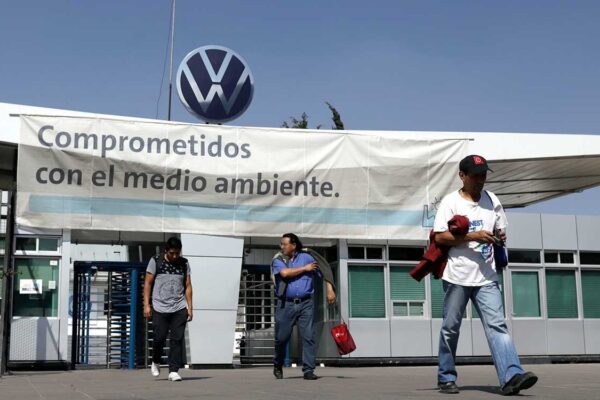 Planta de Volkswagen Puebla evita una huelga tras un acuerdo salarial con el sindicato
