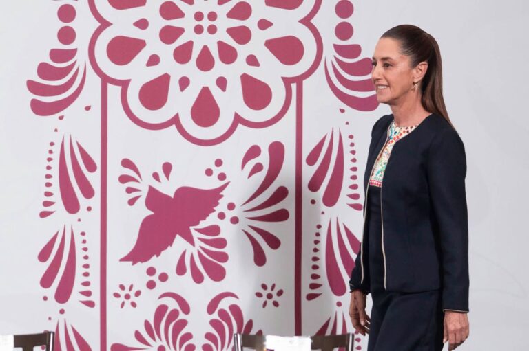 Sheinbaum descarta nuevos impuestos y apuesta a aduanas y SAT en 2026