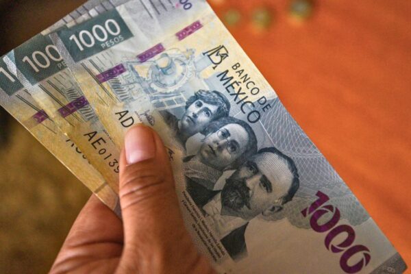 Aguinaldo ISSSTE e IMSS 2025: ¿Cuándo caen y de cuánto serán?