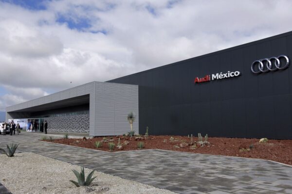Audi suspende sus operaciones en México debido a bloqueos carreteros