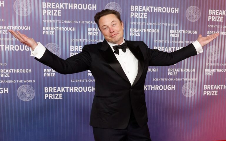 Elon Musk, a un paso de ser el primer billonario de la historia